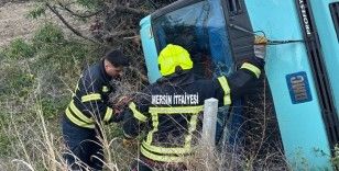 Kamyon devrildi, sürücü yaralı kurtuldu

