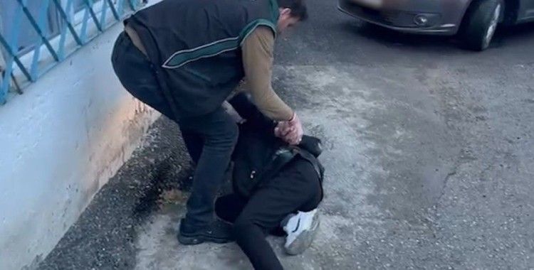 Aranan şahıslar saklandıkları adreslerde yakalandı
