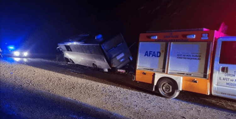 Altın Portakal Çiçeği Festivali'nden dönen kişileri taşıyan otobüs yoldan çıktı: 23 kişi yaralandı