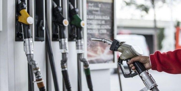 Benzin ve motorine büyük indirim geliyor: Tabelaların değişeceği tarih verildi