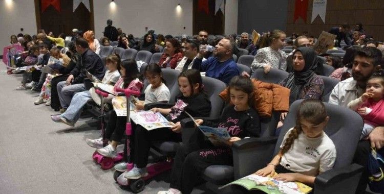Karacabey Belediyesi kütüphaneler haftasında kitap ve eğlenceyi birleştirdi
