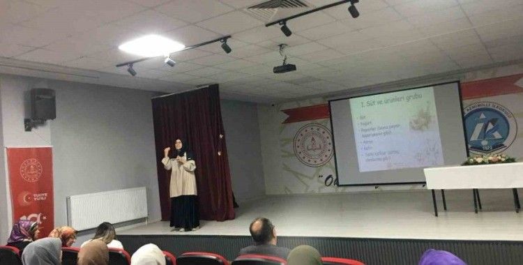 Öğretmen ve velilere sağlıklı beslenme anlatıldı
