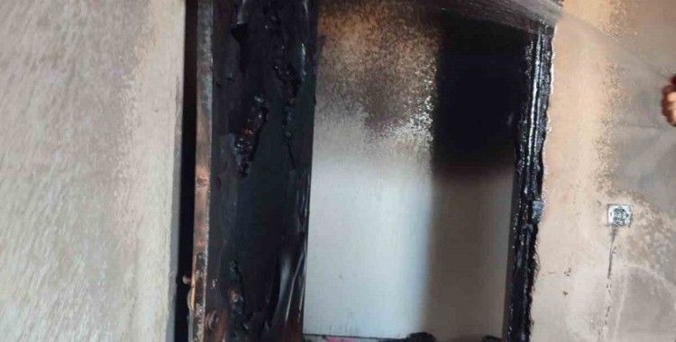 Evde çıkan yangında eşyalar kullanılamaz hale geldi
