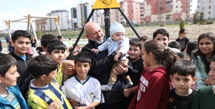 Başkan Çolakbayrakdar: "Çocuklar için her parka toprak alan yapıyoruz"
