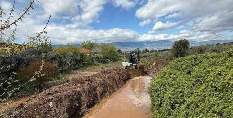 Karacasu’da dere yatakları temizleniyor
