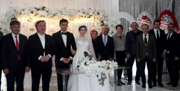 Kartal ve Gül ailesinin mutlu günü
