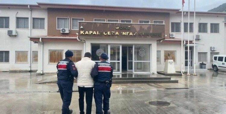 Aranan şahıslar jandarmadan kaçamadı
