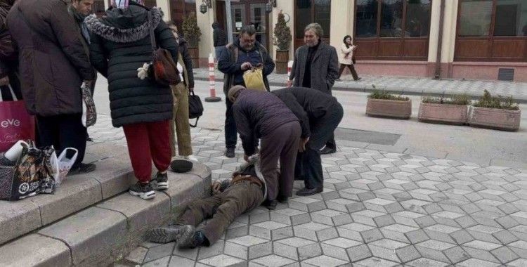 Yolda yürürken kalp krizi geçiren şahıs hayatını kaybetti
