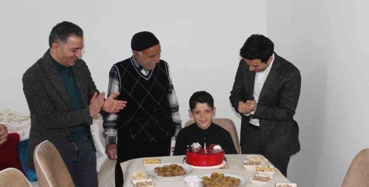 Kaymakam Güzel’den şehit ailesine doğum günü sürprizi
