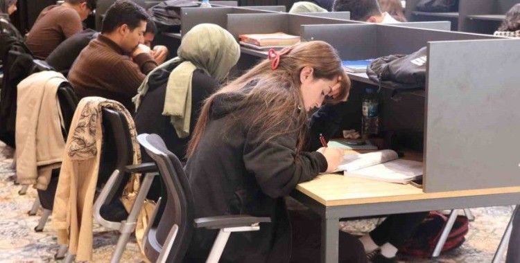 Kütüphaneler gençlerin hayallerine açılan kapı oluyor