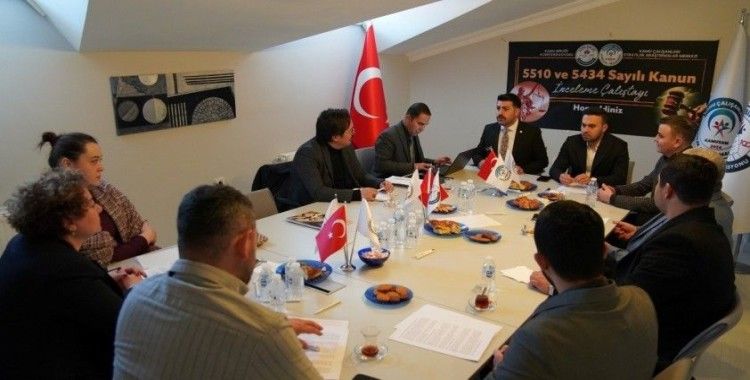 KAMUSAM kamu personelinin sorunlarını çalıştaylarla masaya yatırdı
