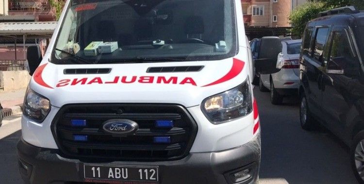 Otomobil yayanın ayağının üzerinden geçti
