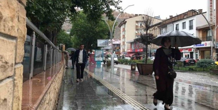 Bayburt için gök gürültülü sağanak yağış uyarısı yapıldı
