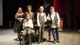 Uluslararası Piyano Festivali’nde 200 genç piyanist festivalde sahne aldı
