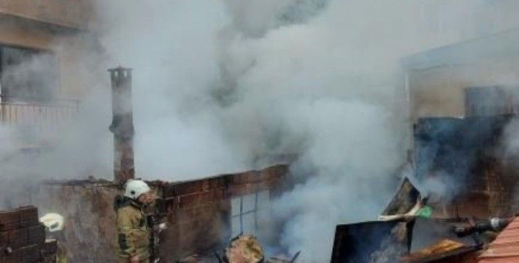 Tek katlı evde çıkan yangın korkuttu
