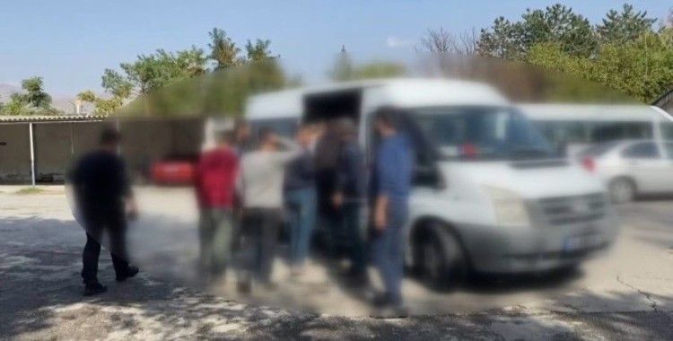 Erzincan’da yabancı uyruklu 14 kaçak göçmen yakalandı
