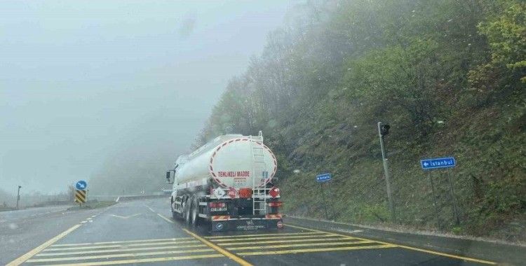 Bolu Dağı’nda hafif kar yağışı ve sis etkili oluyor
