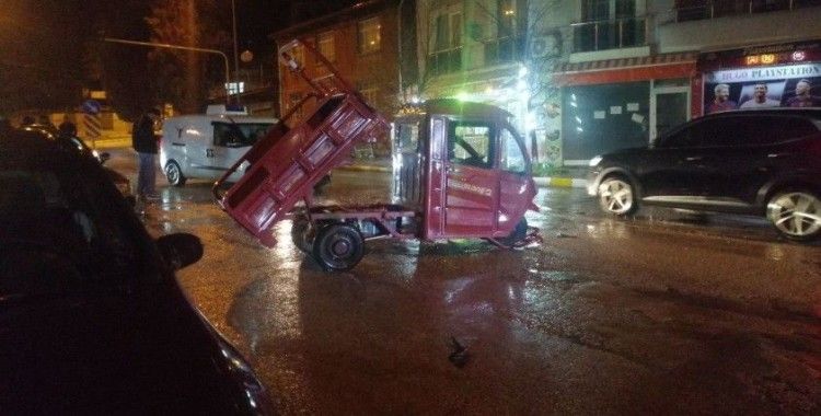 Isparta’da otomobille çarpışan elektrikli motosiklet sürücüsü yaralandı
