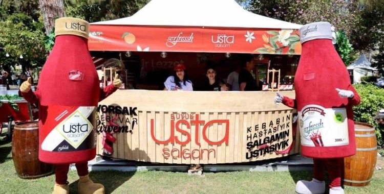 Büyük Usta ve Serfressh, Adana şalgamını geri dönüştürülebilir cam şişelerinde tanıtıyor
