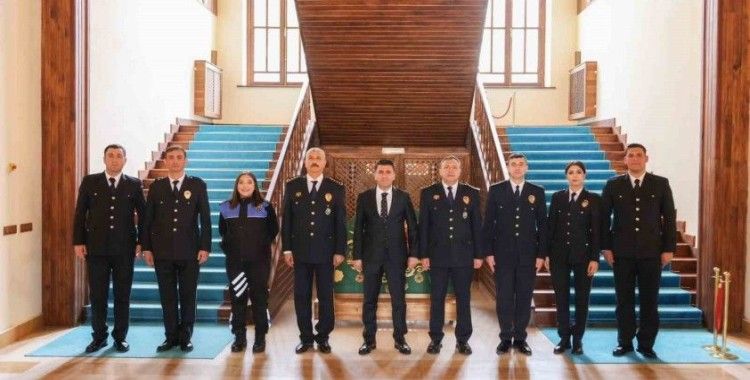 Emniyet mensuplarını makamında ağırladı
