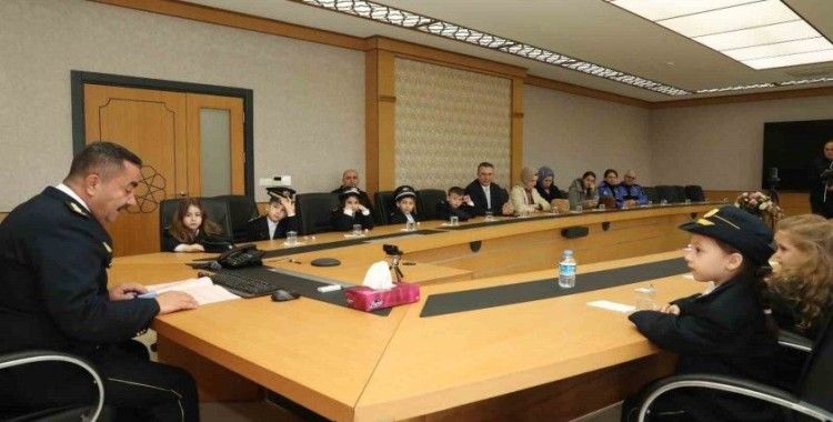 Emniyet Müdürü Arıbaş, çocuklarla kitap okudu
