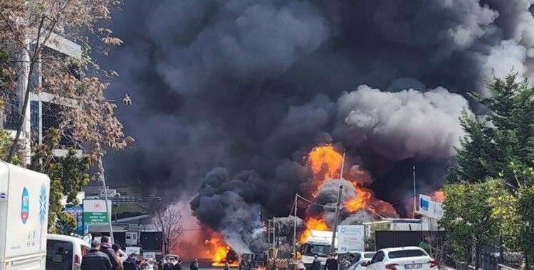 İkitelli'de kimya deposunda yangın: Yangına müdahale sürüyor