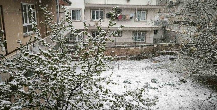 Denizli’ye Nisan ayında kar bereketi
