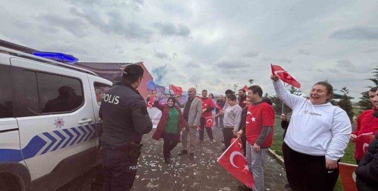 Bursa’da polis ekiplerine meşaleli sürpriz
