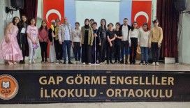 GKV’li öğrencilerden anlamlı oyun
