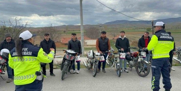 Motosiklet sürücülerine jandarmadan ‘1 kural bir ömür’ eğitimi
