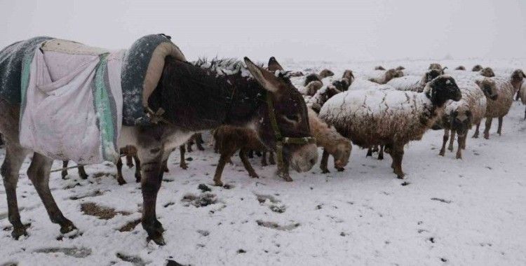 Bayburt’ta nisan ayında yoğun kar yağışı
