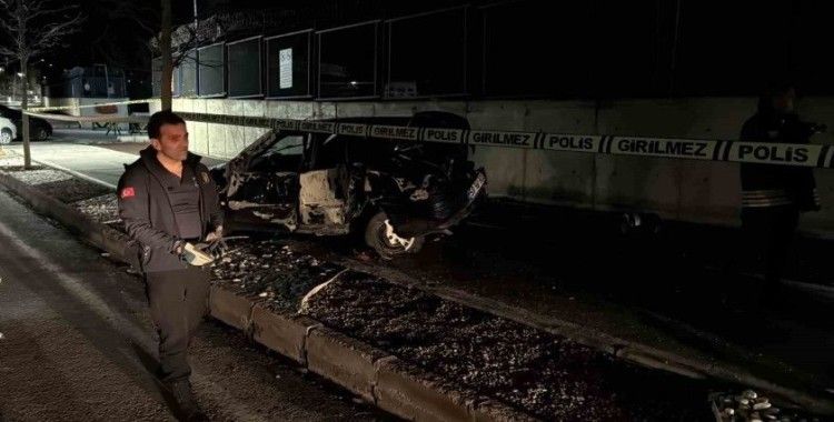 Otomobil ağaca çarptı, sürücüsü hayatını kaybetti
