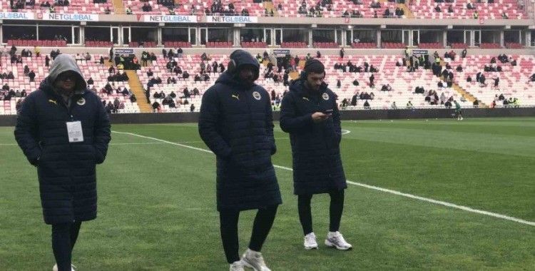 Fenerbahçeli futbolcular ve Jose Mourinho’dan zemin kontrolü
