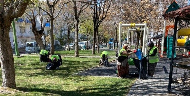 Niğde’de parklarda bahar temizliği başladı
