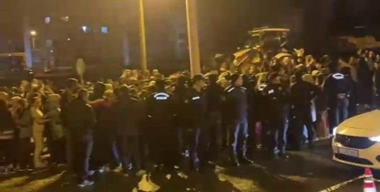 Yolun karşısına geçmeye çalışan üniversiteli kıza otomobil çarptı
