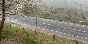 Elazığ’ın yüksek kesimlerinde kar yağışı başladı
