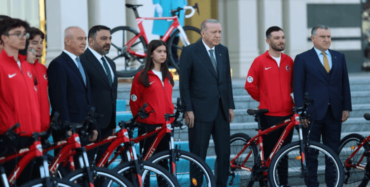 Cumhurbaşkanı Erdoğan, Türkiye Bisiklet Turu heyetini kabul etti