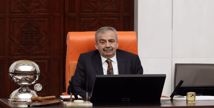 Sırrı Süreyya Önder hastaneye kaldırıldı