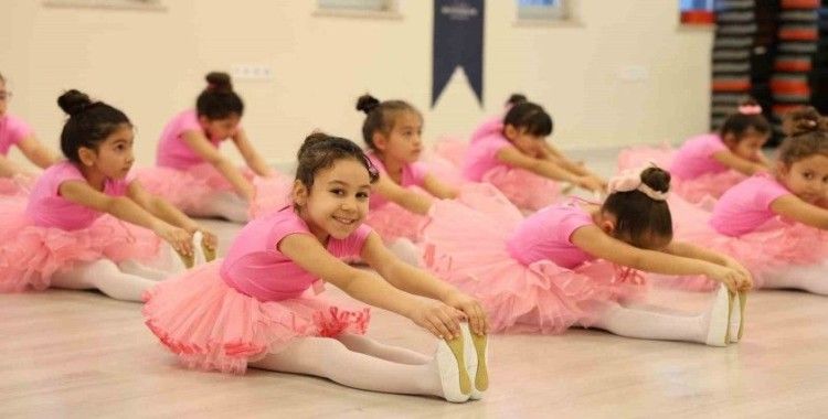 Büyükşehir’in kurslarıyla Aydınlı minikler bale öğreniyor
