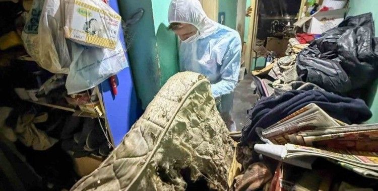 Efeler’de çöp ev temizlendi
