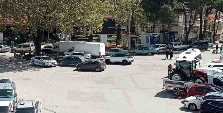 Seyyar satıcıyla zabıtanın kavgasına polis müdahale edildi
