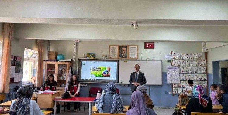 Emet’te İlçe Tarım Müdürlüğünden öğrenci velilerine eğitim
