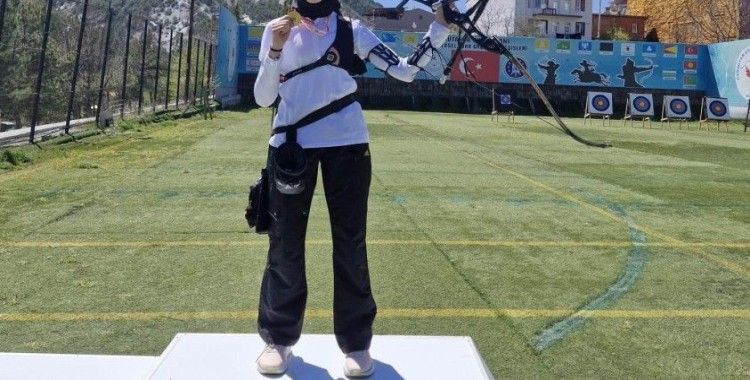 Kütahya Nafi Güral Fen Lisesi öğrencisi Fatıma Zehra Öz okçulukta il birincisi
