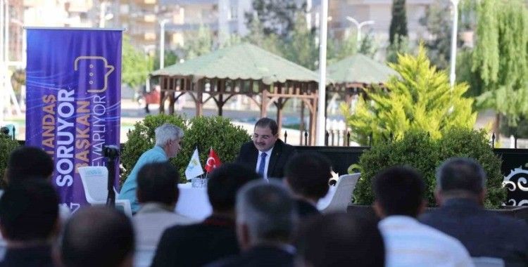 Başkan Mehmet Canpolat, alana masa kurup vatandaşı dinledi
