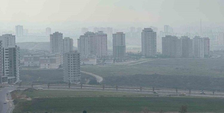 Adana’da sis etkili oldu
