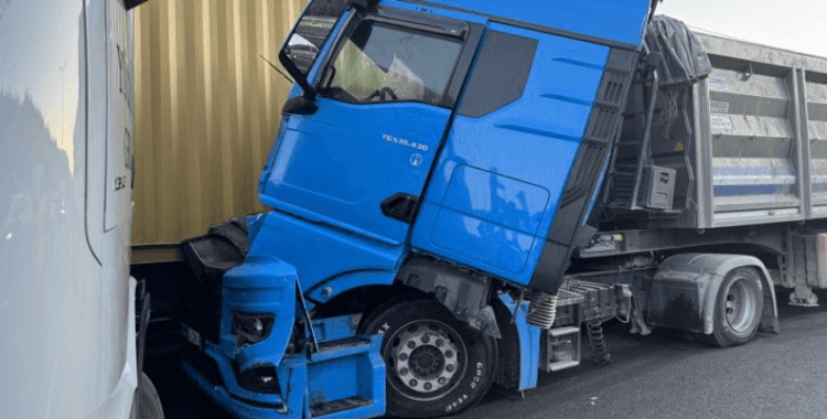 Anadolu Otoyolu'da zincirleme kaza ulaşımı aksattı