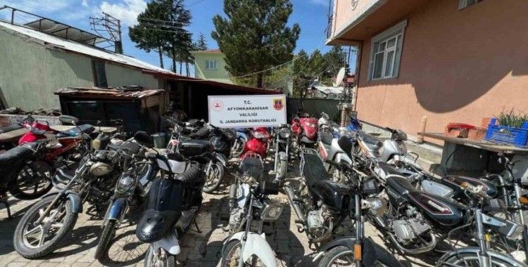 Motosikletlerin şasi numaraları değiştirip satan tamirciyi jandarma yakaladı
