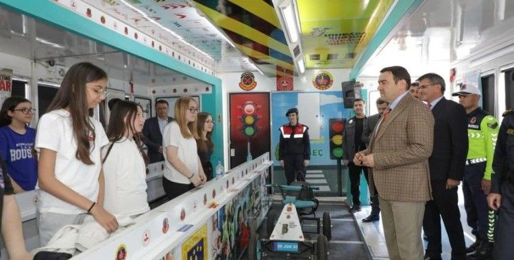 Mobil Trafik Eğitim Tırı Kütahya’da
