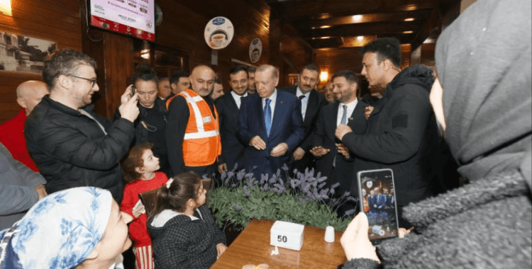 Cumhurbaşkanı Erdoğan, İstanbul'da vatandaşlarla bir araya geldi