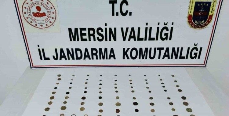 Mersin’de bir şüpheli tarihi eserleri satmaya çalışırken yakalandı
